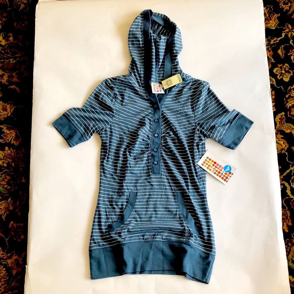 NWT Roxy Blue and White Stripped Short-Sleeve Top with hood size medium